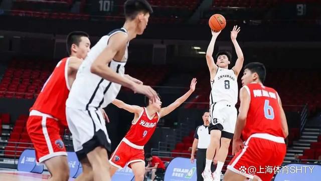 不过，虽然锡安后三个赛季的合同已经变成无保障，四名接受TA采访的NBA高管仍然表示鹈鹕几乎不可能裁掉锡安，除非情况变得特别严重。